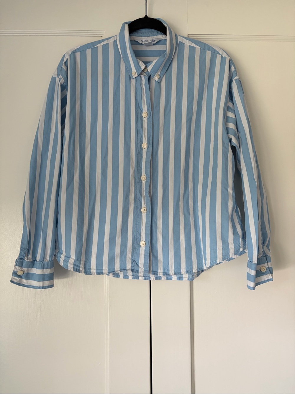 Old Navy The Boyfriend Shirt Blue and White Striped Cotton Button-Down Shirt Med
